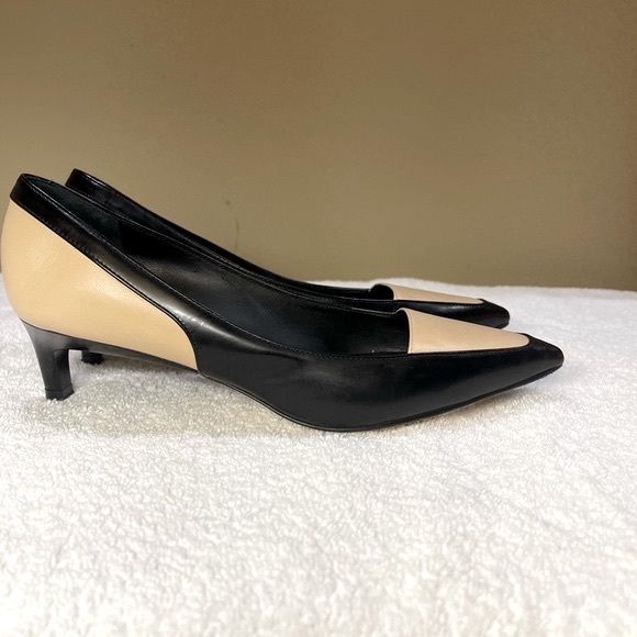 MaxMara Pointed Toe Pump Kitten Heel Size 6 Black and Nude - Picture 2 of 12